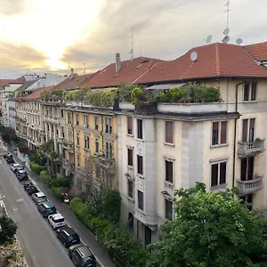  Appartamento Casa Bella 16 - 8 Min To Metro, 15 Min To Lin Airport, University Area Italia